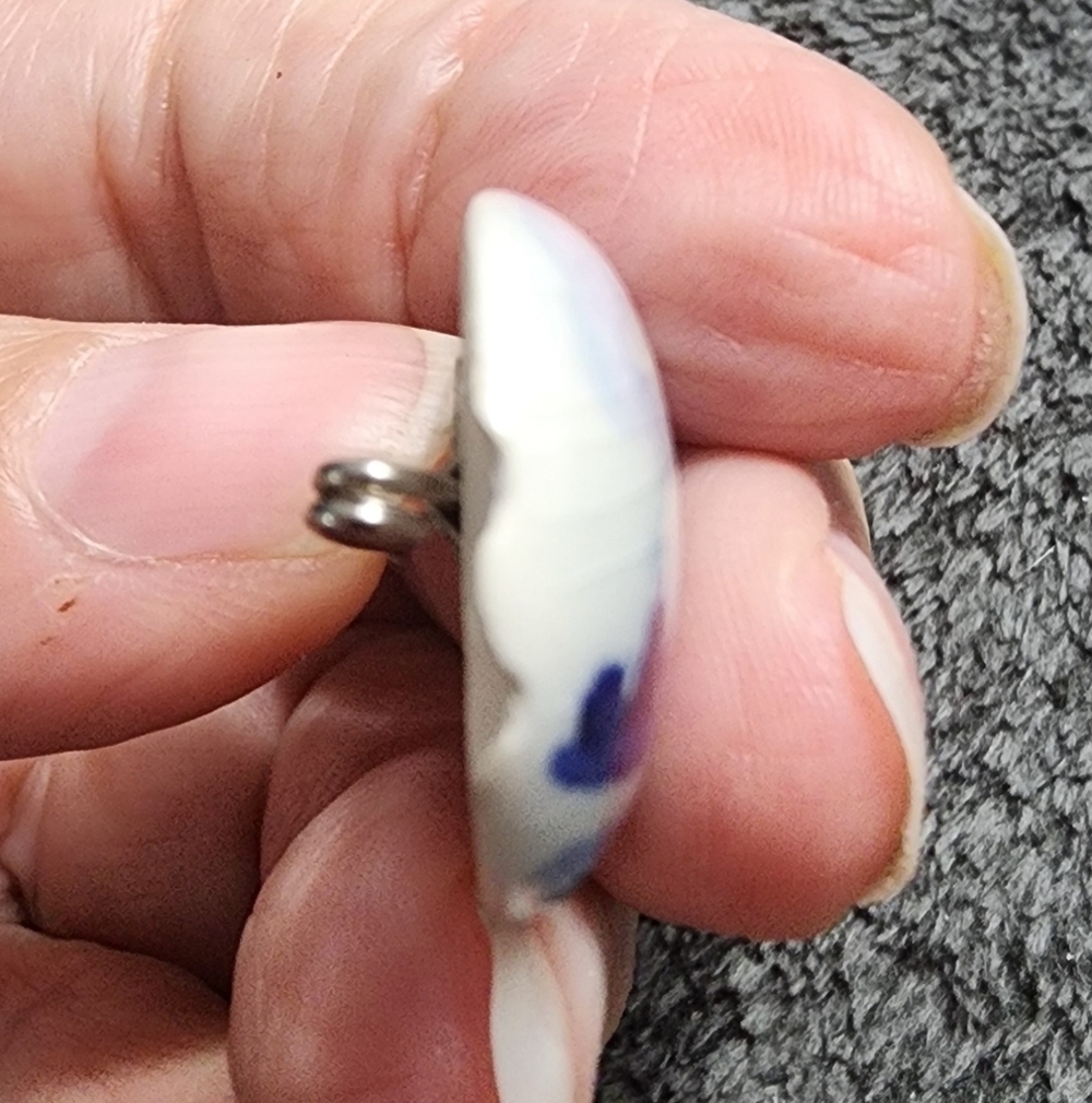 Vintage Blue Delft Holland Hand Painted White Porcelain Brooch - Picture 7 of 10